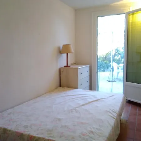 8 Pers, Proche Plage, Terrasse, Secteur Calme, Animaux Ok, - Fr-1-796-67 Holiday home *