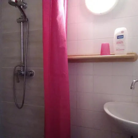 8 Pers, Proche Plage, Terrasse, Secteur Calme, Animaux Ok, - Fr-1-796-67 *
